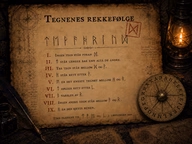Pergament med ni runeledetråder og en liten bokstavskive.